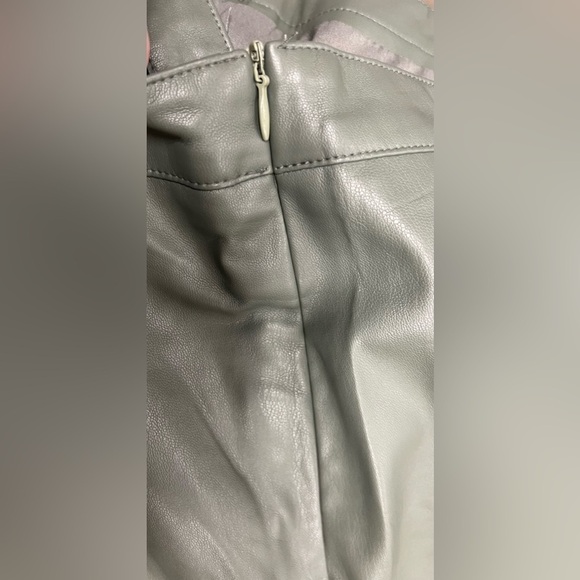 Lulu’s Olive Green vegan leather skirt Size L NWOT - Picture 8 of 13